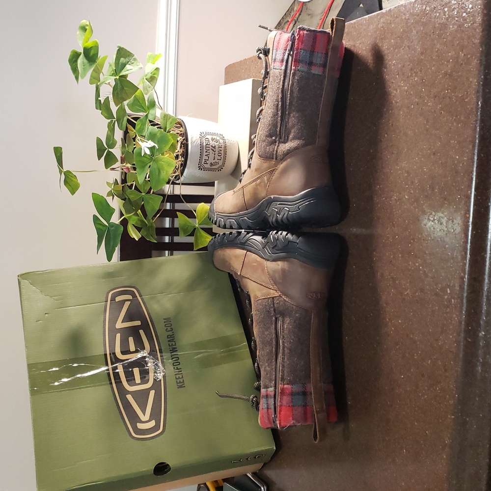 KEEN Woman's Boots KEEN Greta Plaid Tall Boot Waterproof. Size 6. - Picture 5 of 14
